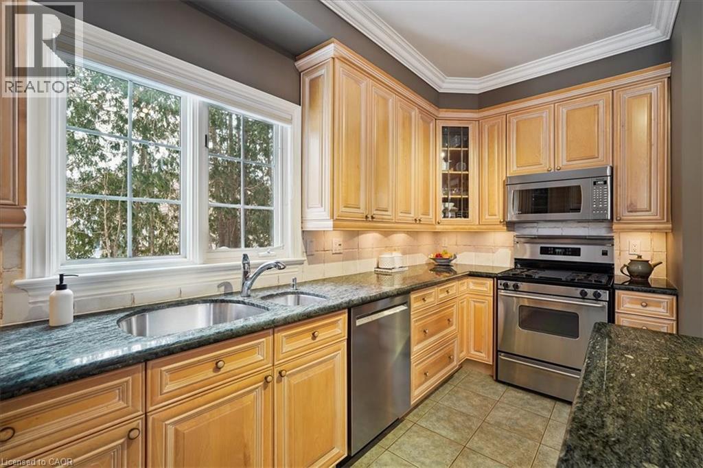 2303 Hill Ridge Court Unit# 16, Oakville, Ontario  L6M 3N3 - Photo 7 - 40803975