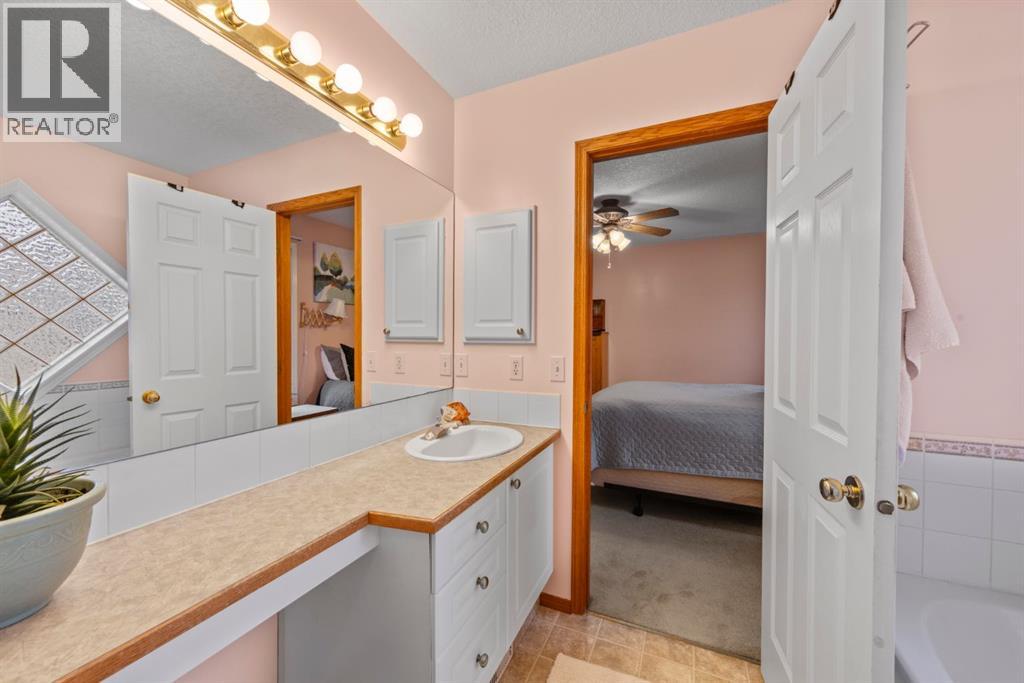 161 West Lakeview Drive, Chestermere, Alberta  T1X 1H7 - Photo 26 - A2283649