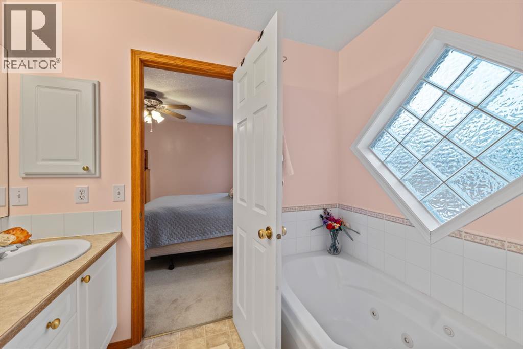 161 West Lakeview Drive, Chestermere, Alberta  T1X 1H7 - Photo 27 - A2283649