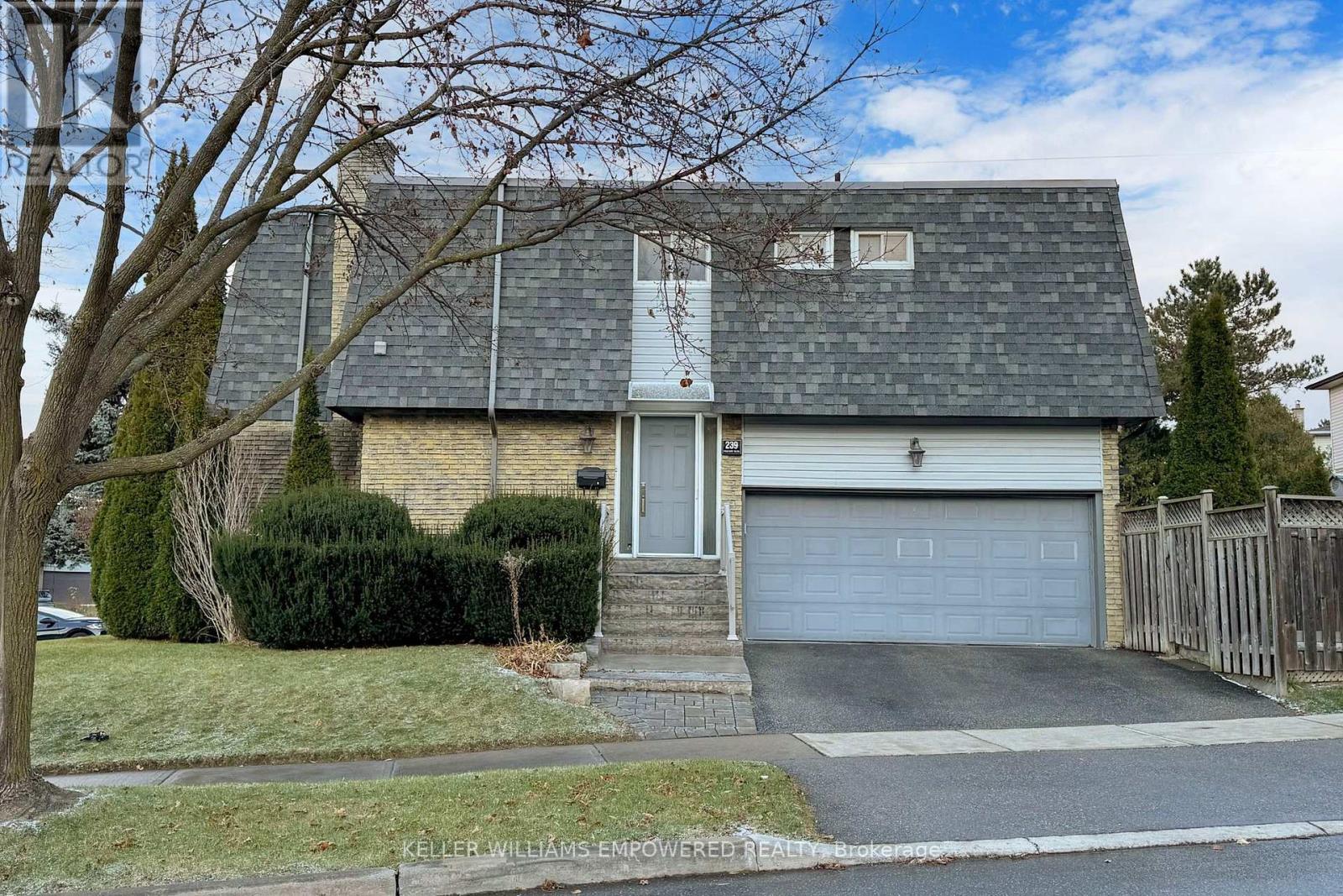 239 PINEWAY BLVD BOULEVARD, Toronto, Ontario