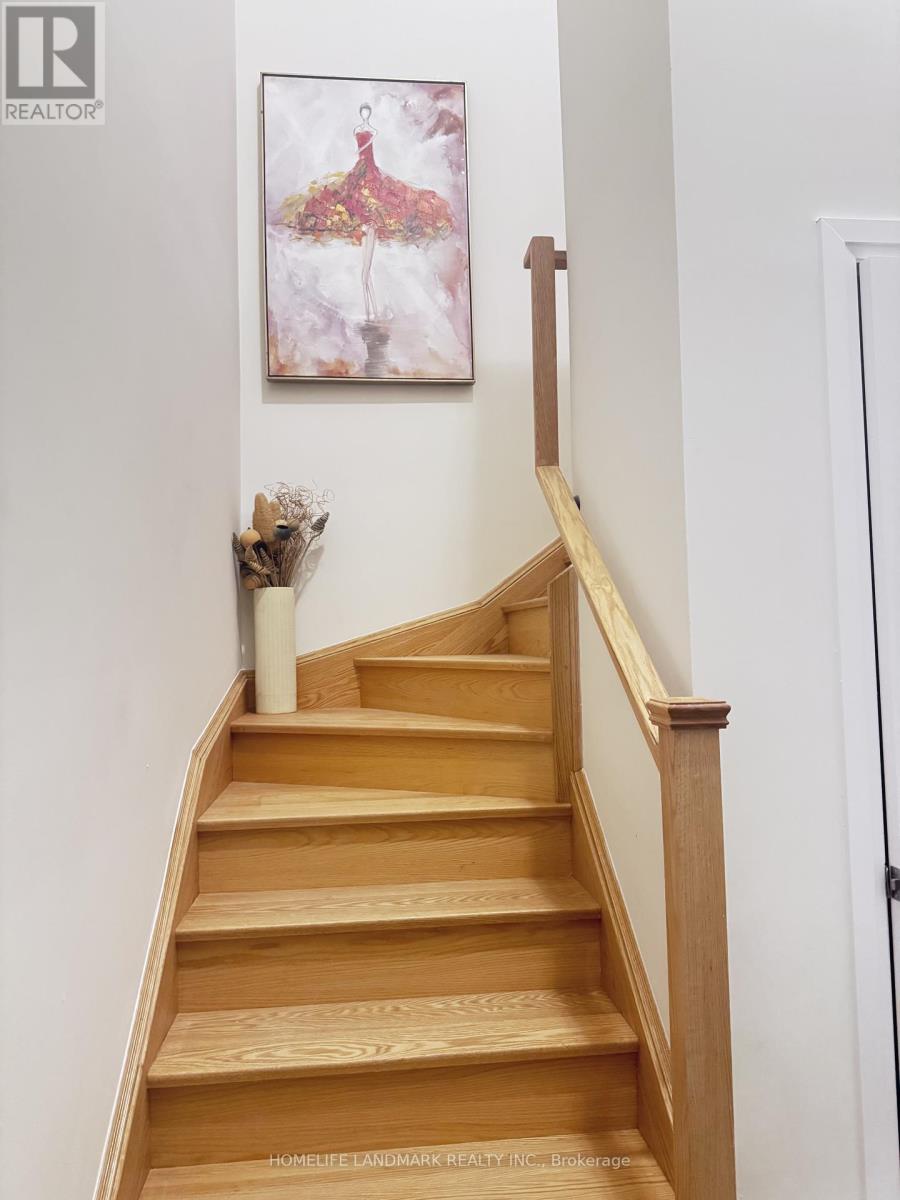 64 Millman Lane, Richmond Hill, Ontario  L4E 3R9 - Photo 7 - N12777568