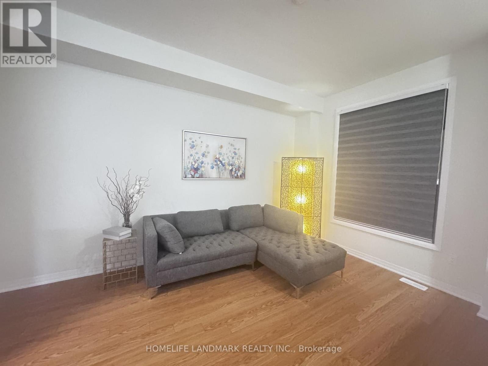 64 Millman Lane, Richmond Hill, Ontario  L4E 3R9 - Photo 8 - N12777568