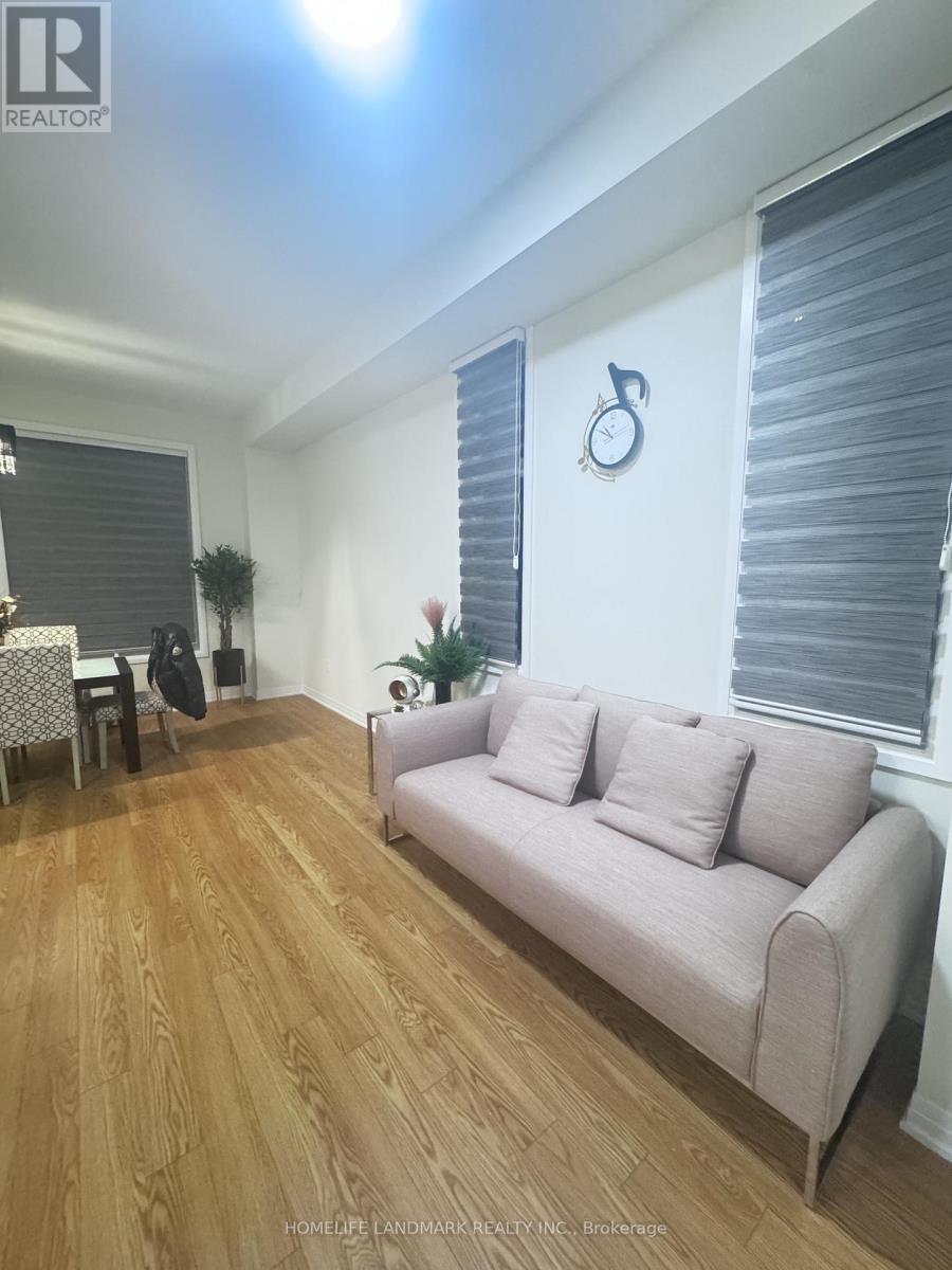 64 Millman Lane, Richmond Hill, Ontario  L4E 3R9 - Photo 9 - N12777568