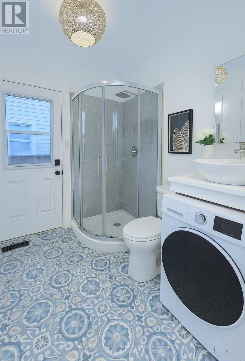 188 Olde Bayview Avenue, Richmond Hill, Ontario  L4E 3C9 - Photo 10 - N12777594