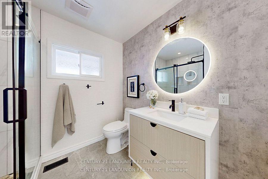 188 Olde Bayview Avenue, Richmond Hill, Ontario  L4E 3C9 - Photo 3 - N12777594