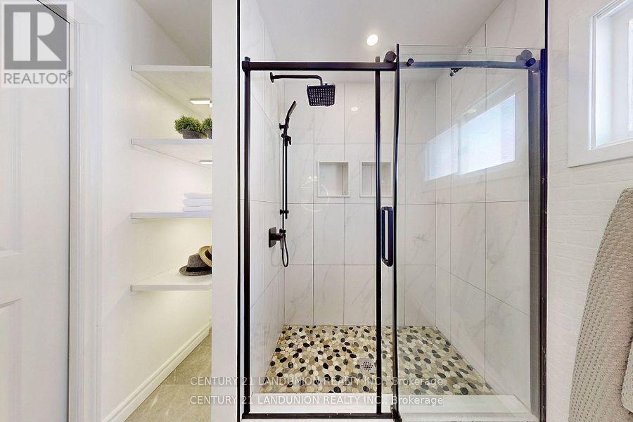 188 Olde Bayview Avenue, Richmond Hill, Ontario  L4E 3C9 - Photo 4 - N12777594