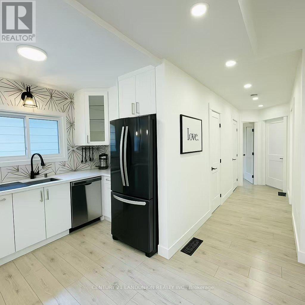 188 Olde Bayview Avenue, Richmond Hill, Ontario  L4E 3C9 - Photo 5 - N12777594