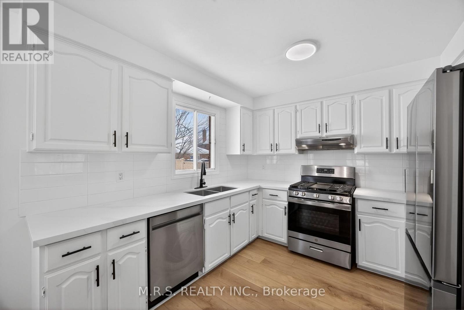 11 Barwick Drive, Barrie, Ontario  L4N 6Z7 - Photo 13 - S12777574