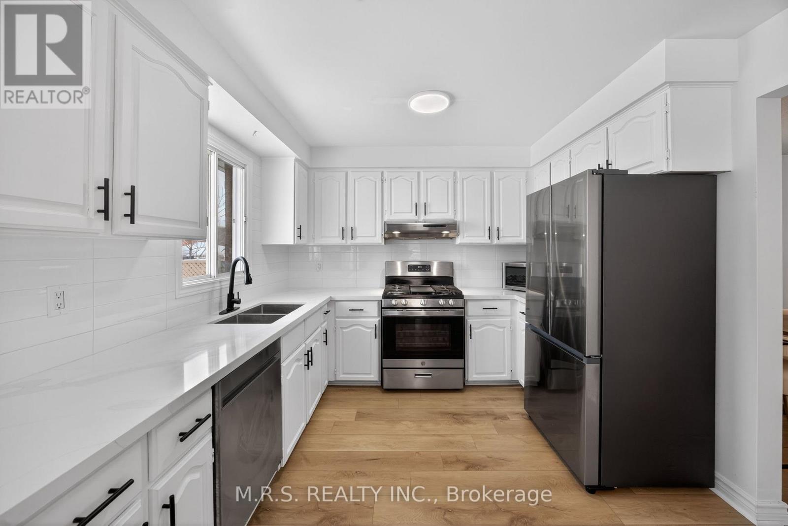 11 Barwick Drive, Barrie, Ontario  L4N 6Z7 - Photo 15 - S12777574