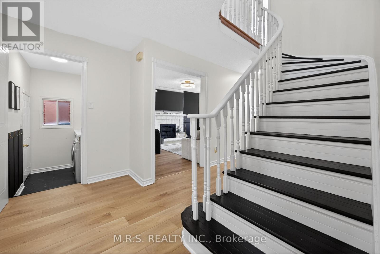 11 Barwick Drive, Barrie, Ontario  L4N 6Z7 - Photo 5 - S12777574