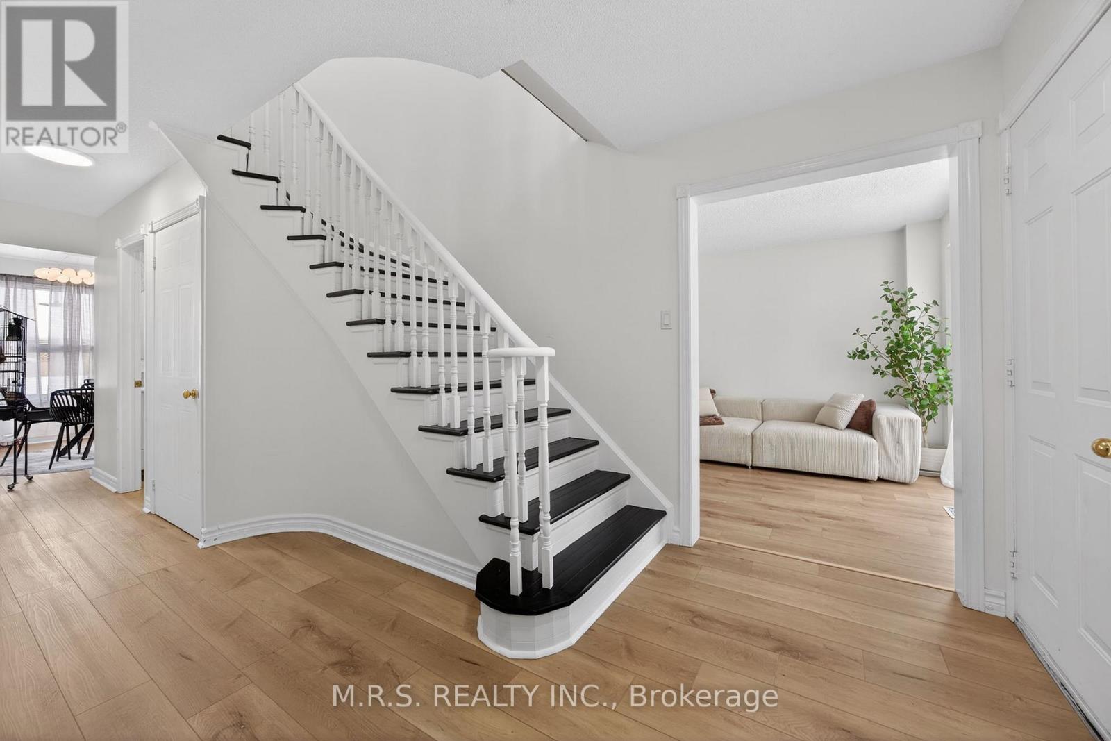 11 Barwick Drive, Barrie, Ontario  L4N 6Z7 - Photo 6 - S12777574