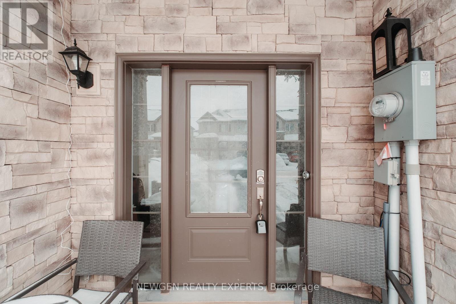 22 Churchlea Mews, Orillia, Ontario  L3V 8K9 - Photo 2 - S12777608