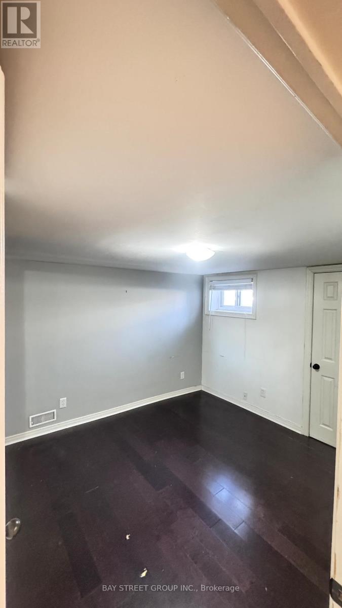 Lower - 2048 Edinburgh Drive, Burlington, Ontario  L7R 2C9 - Photo 7 - W12757800