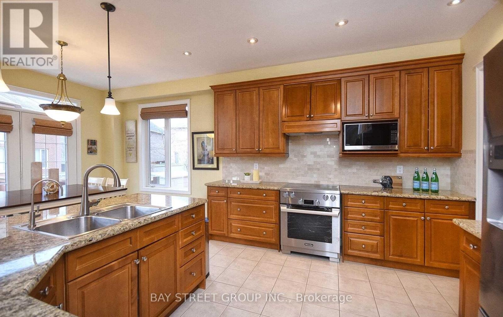 336 Turning Leaf Road, Oakville, Ontario  L6L 6W7 - Photo 10 - W12650496