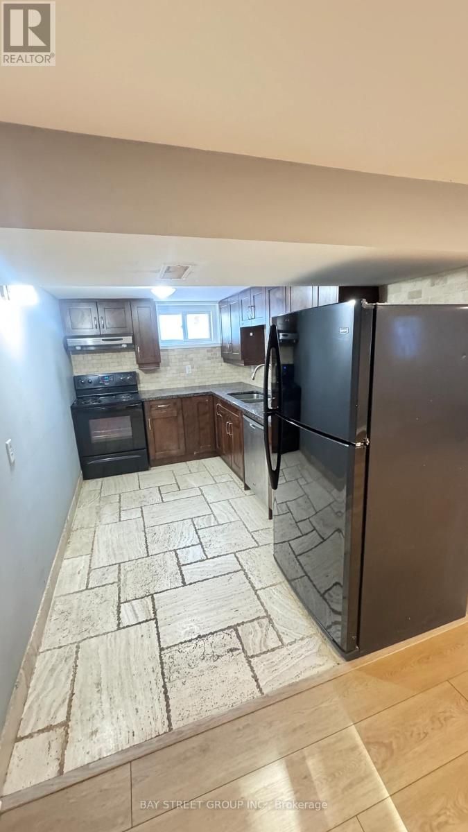 Lower - 2048 Edinburgh Drive, Burlington, Ontario  L7R 2C9 - Photo 11 - W12757800