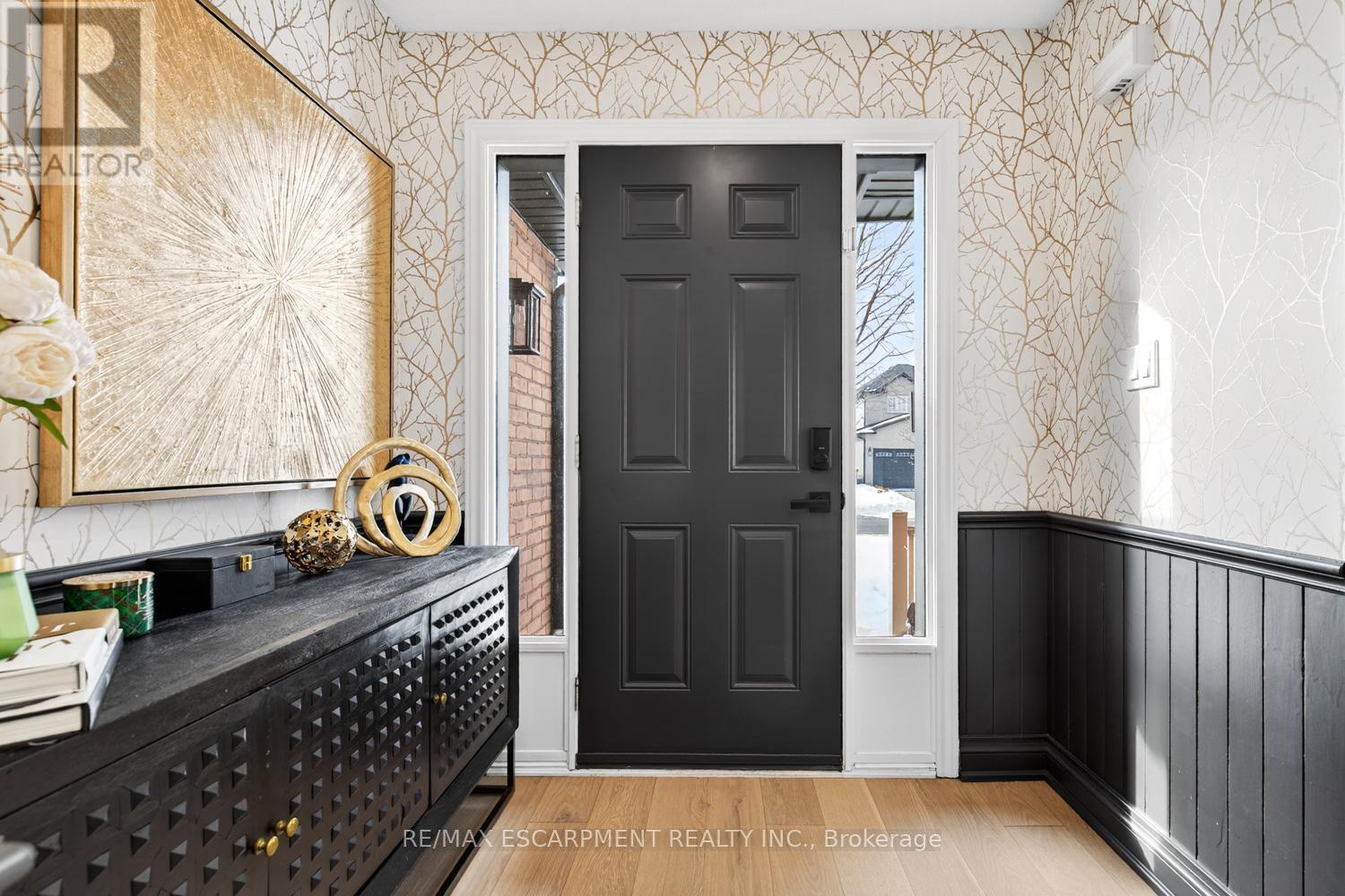 7 Waterside Drive, Hamilton, Ontario  L8E 5T9 - Photo 2 - X12777604