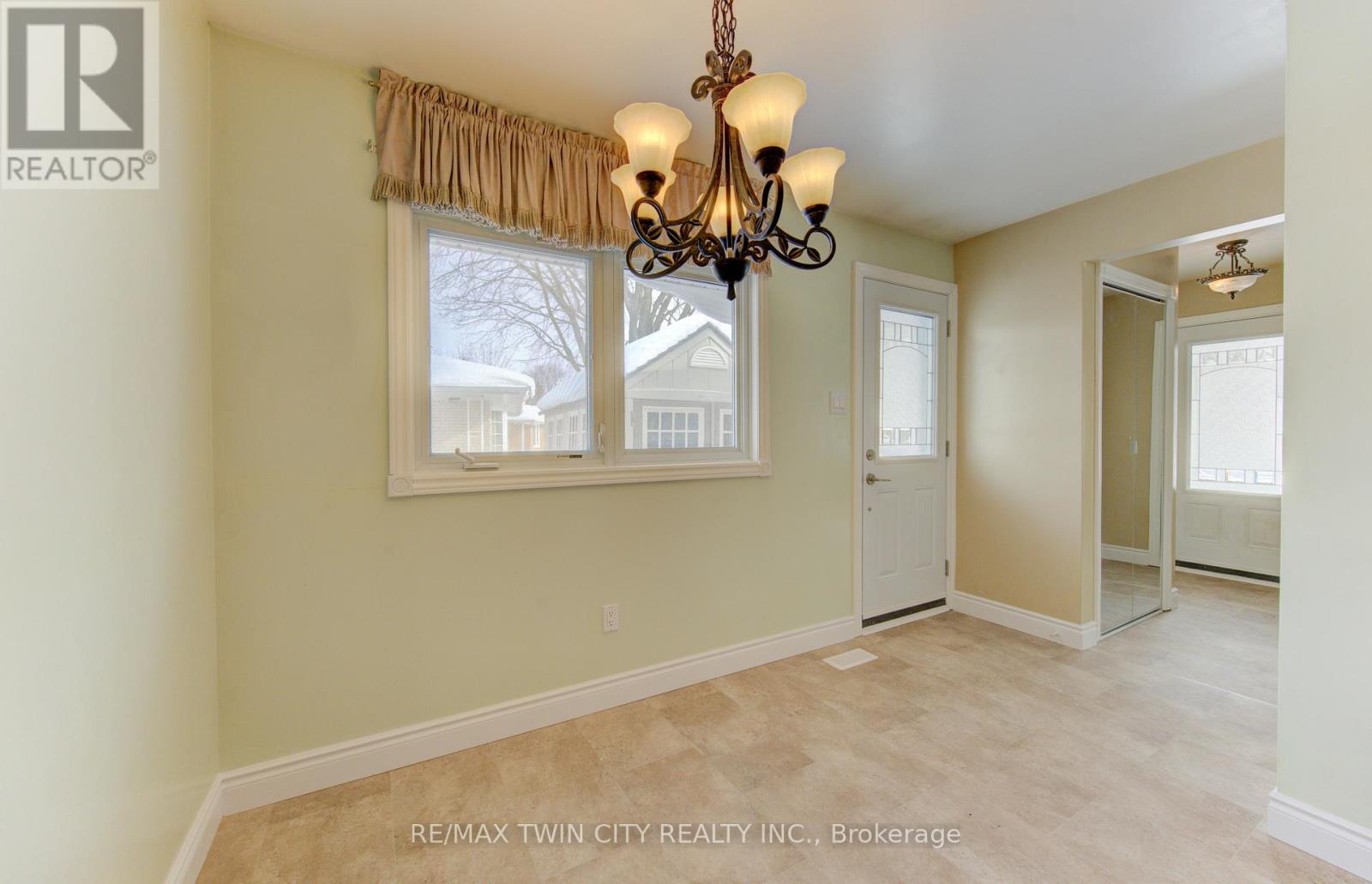 A - 600 Mount Anne Drive, Waterloo, Ontario  N2L 4W3 - Photo 11 - X12777610