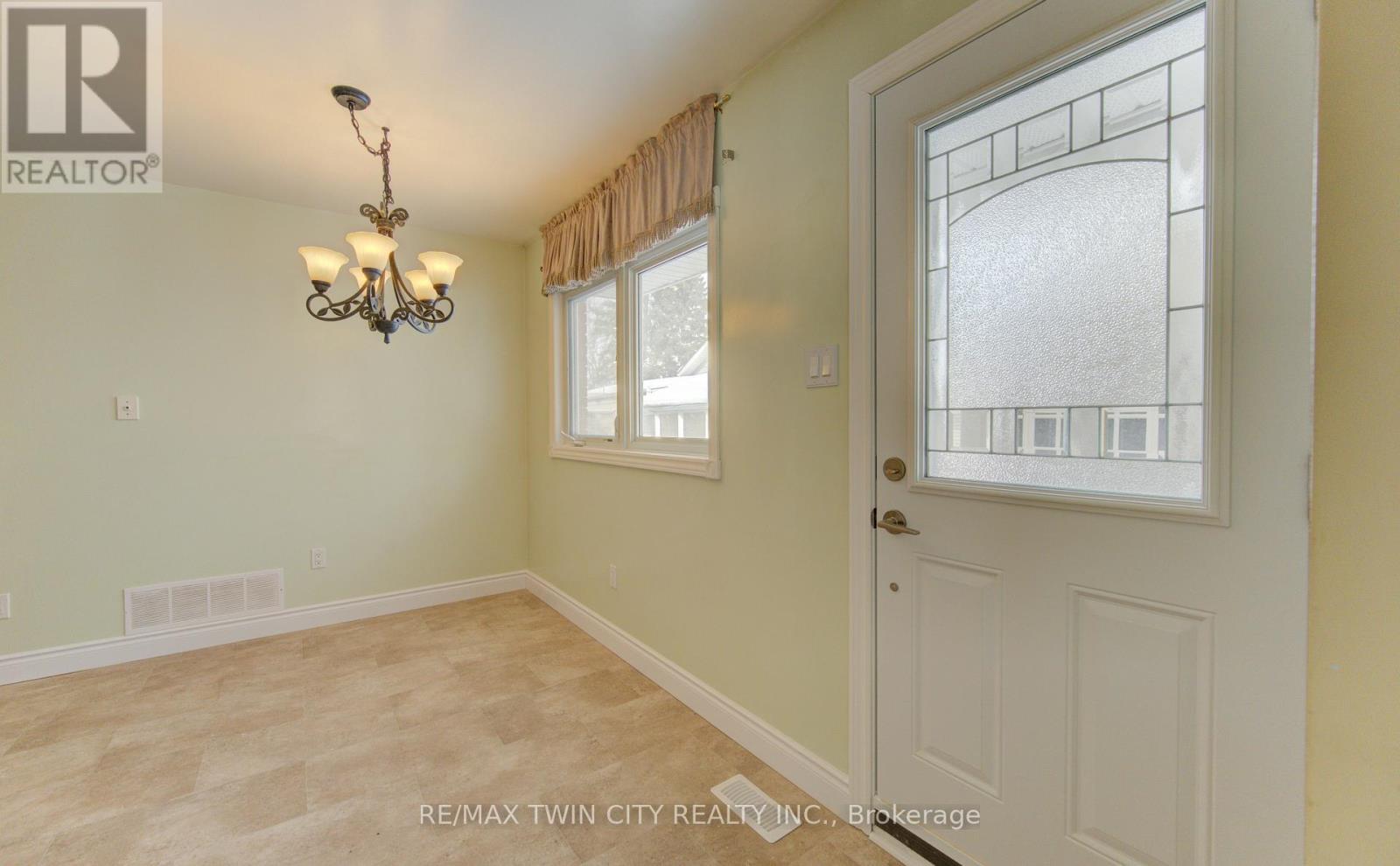 A - 600 Mount Anne Drive, Waterloo, Ontario  N2L 4W3 - Photo 12 - X12777610