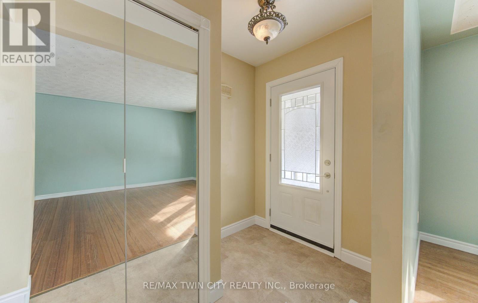 A - 600 Mount Anne Drive, Waterloo, Ontario  N2L 4W3 - Photo 3 - X12777610