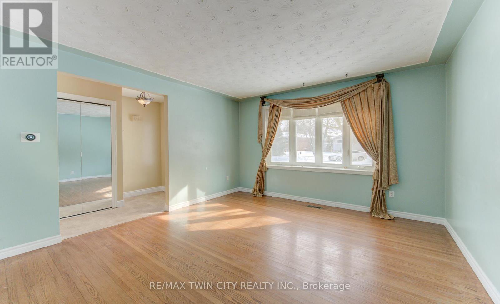 A - 600 Mount Anne Drive, Waterloo, Ontario  N2L 4W3 - Photo 5 - X12777610