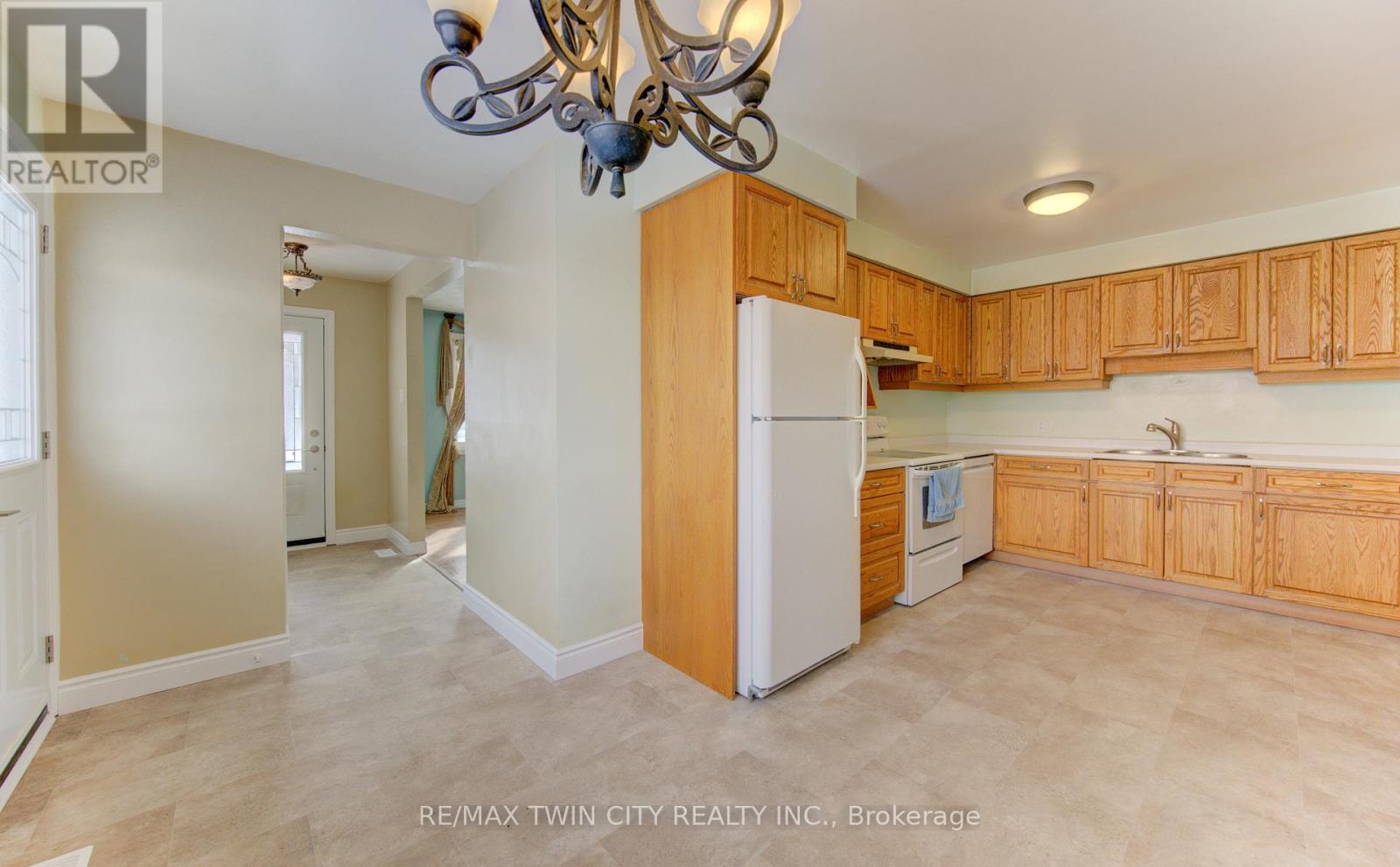 A - 600 Mount Anne Drive, Waterloo, Ontario  N2L 4W3 - Photo 7 - X12777610