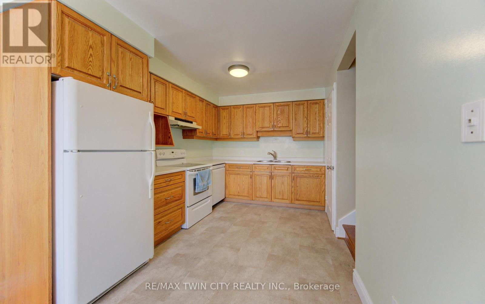 A - 600 Mount Anne Drive, Waterloo, Ontario  N2L 4W3 - Photo 8 - X12777610