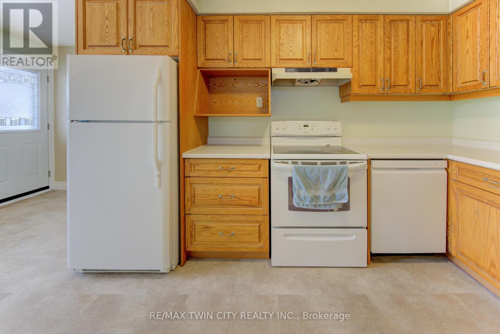 A - 600 Mount Anne Drive, Waterloo, Ontario  N2L 4W3 - Photo 9 - X12777610