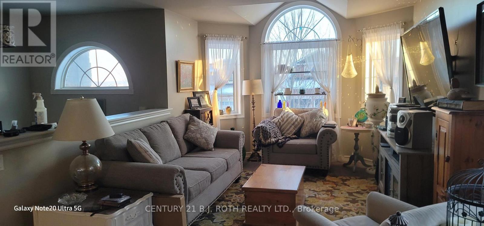 119 Metcalfe Drive, Bradford West Gwillimbury, Ontario  L3Z 3J2 - Photo 5 - N12777508