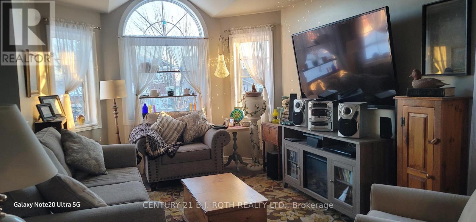 119 Metcalfe Drive, Bradford West Gwillimbury, Ontario  L3Z 3J2 - Photo 6 - N12777508