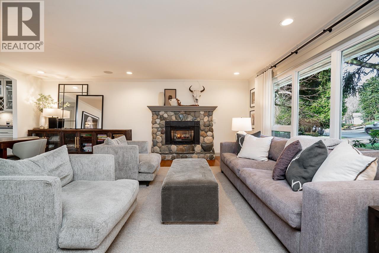 7742 Jensen Place, Burnaby, British Columbia  V5A 2A8 - Photo 5 - R3088705