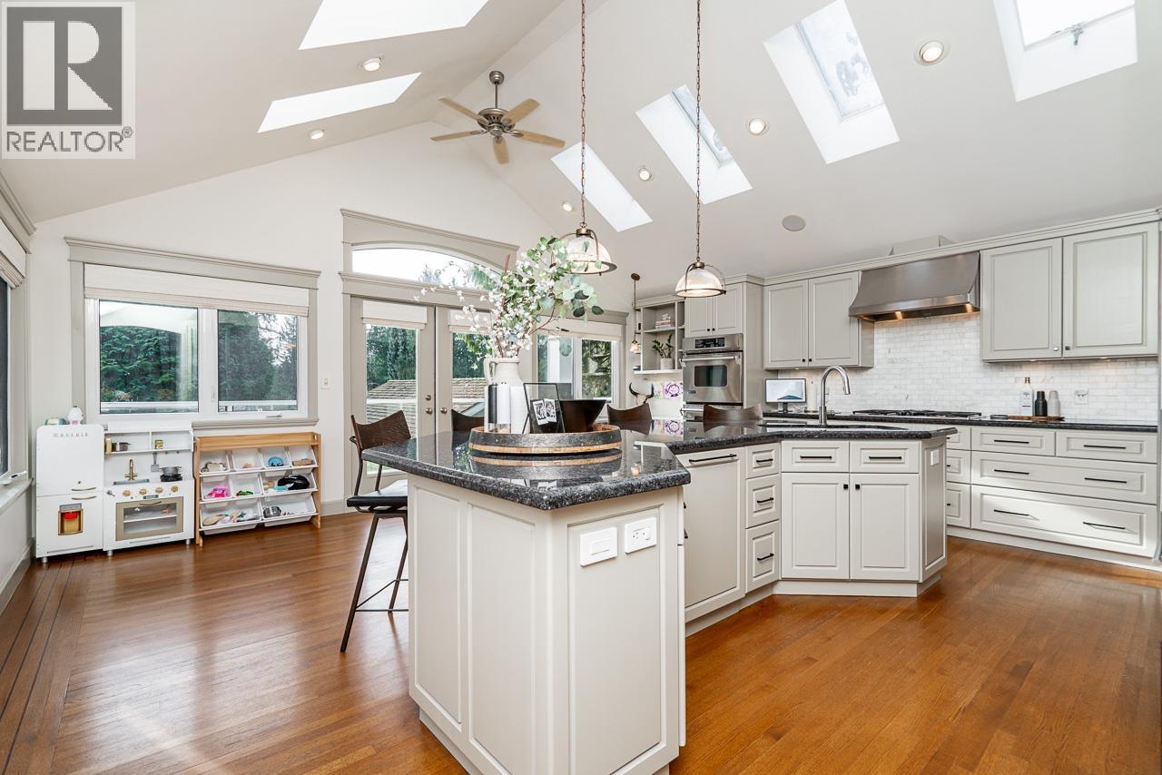 7742 Jensen Place, Burnaby, British Columbia  V5A 2A8 - Photo 8 - R3088705