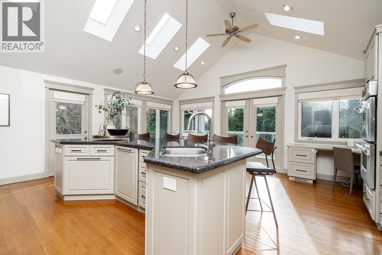 7742 Jensen Place, Burnaby, British Columbia  V5A 2A8 - Photo 9 - R3088705