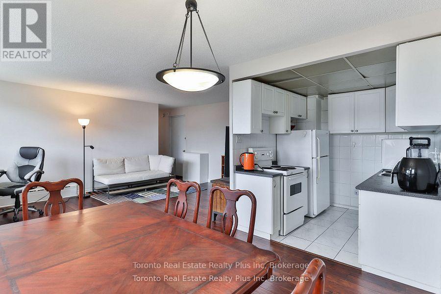 303 - 55 Neptune Drive, Toronto, Ontario  M6A 1X2 - Photo 15 - C12777640