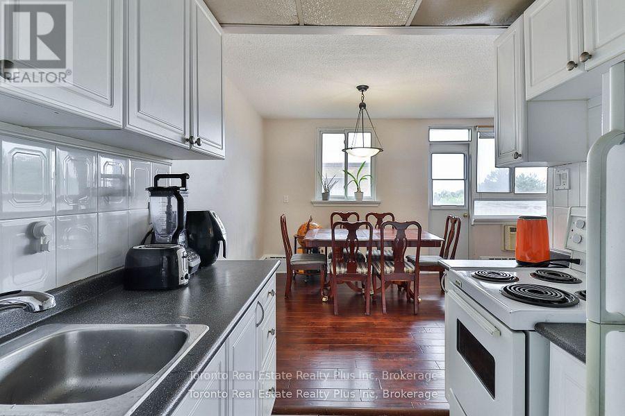 303 - 55 Neptune Drive, Toronto, Ontario  M6A 1X2 - Photo 18 - C12777640