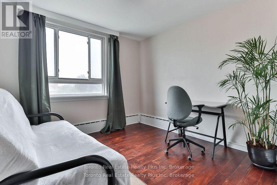 303 - 55 Neptune Drive, Toronto, Ontario  M6A 1X2 - Photo 21 - C12777640