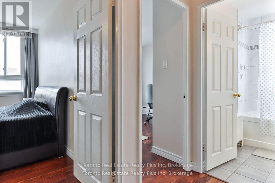 303 - 55 Neptune Drive, Toronto, Ontario  M6A 1X2 - Photo 6 - C12777640