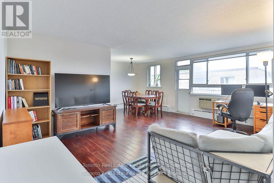 303 - 55 Neptune Drive, Toronto, Ontario  M6A 1X2 - Photo 7 - C12777640