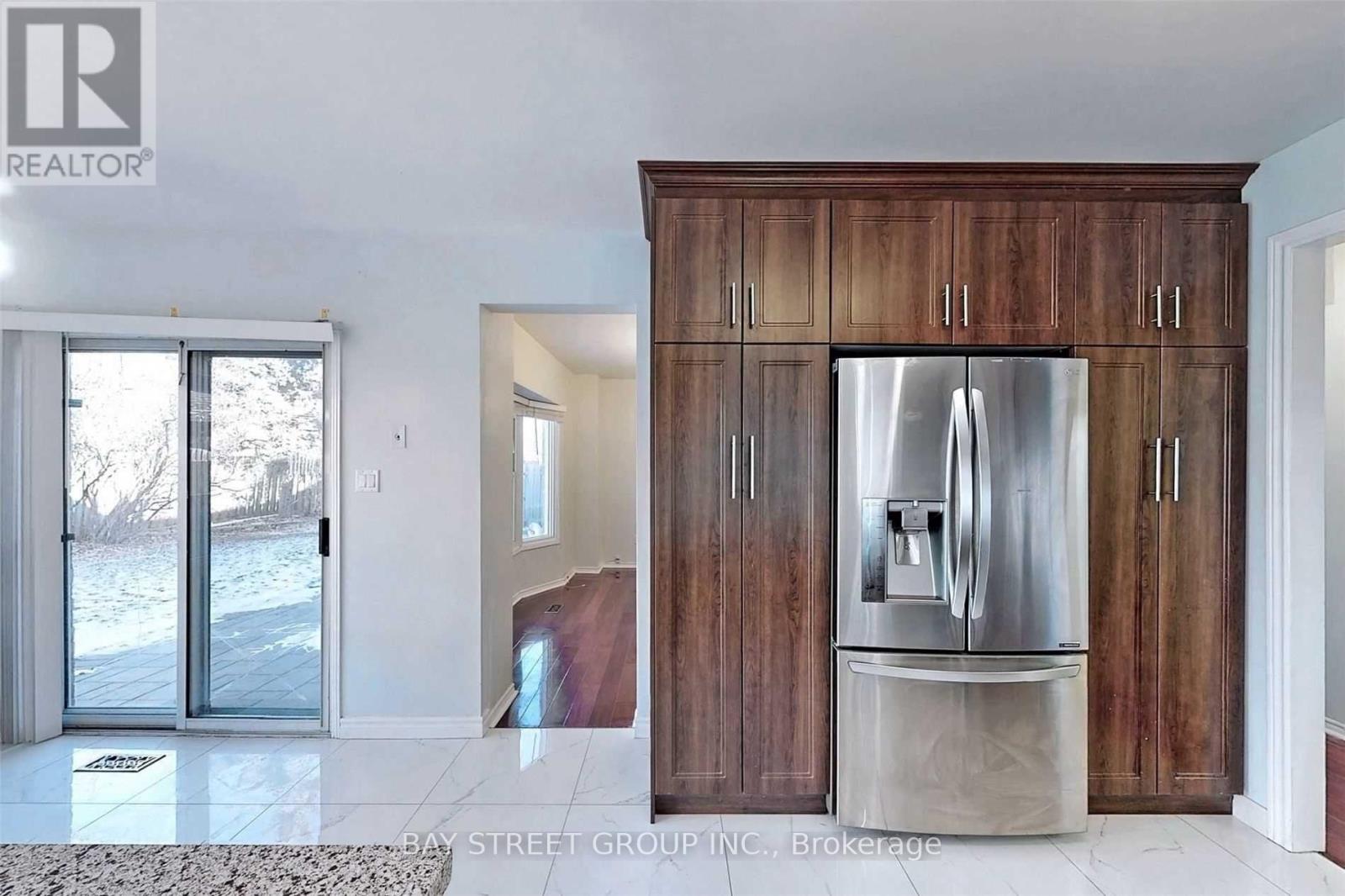 189 Martindale Avenue, Oakville, Ontario  L6H 4H2 - Photo 10 - W12777612