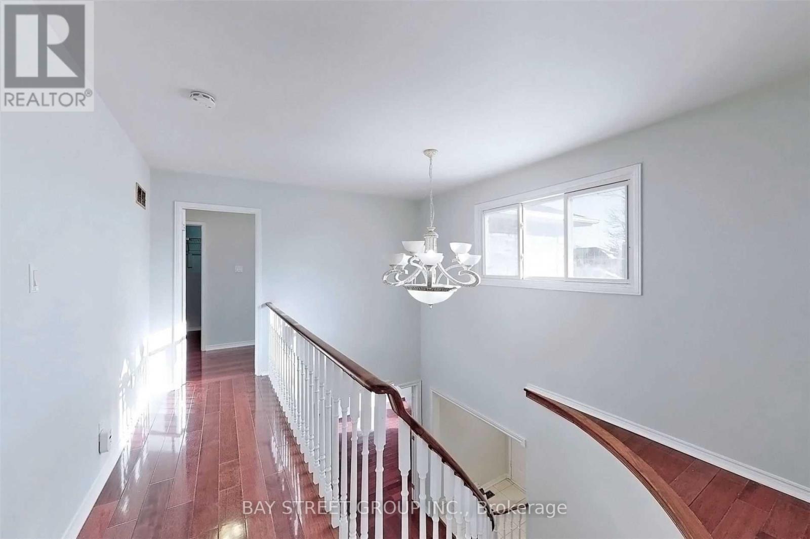 189 Martindale Avenue, Oakville, Ontario  L6H 4H2 - Photo 12 - W12777612