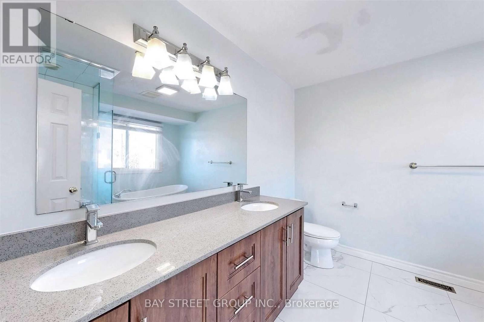 189 Martindale Avenue, Oakville, Ontario  L6H 4H2 - Photo 15 - W12777612