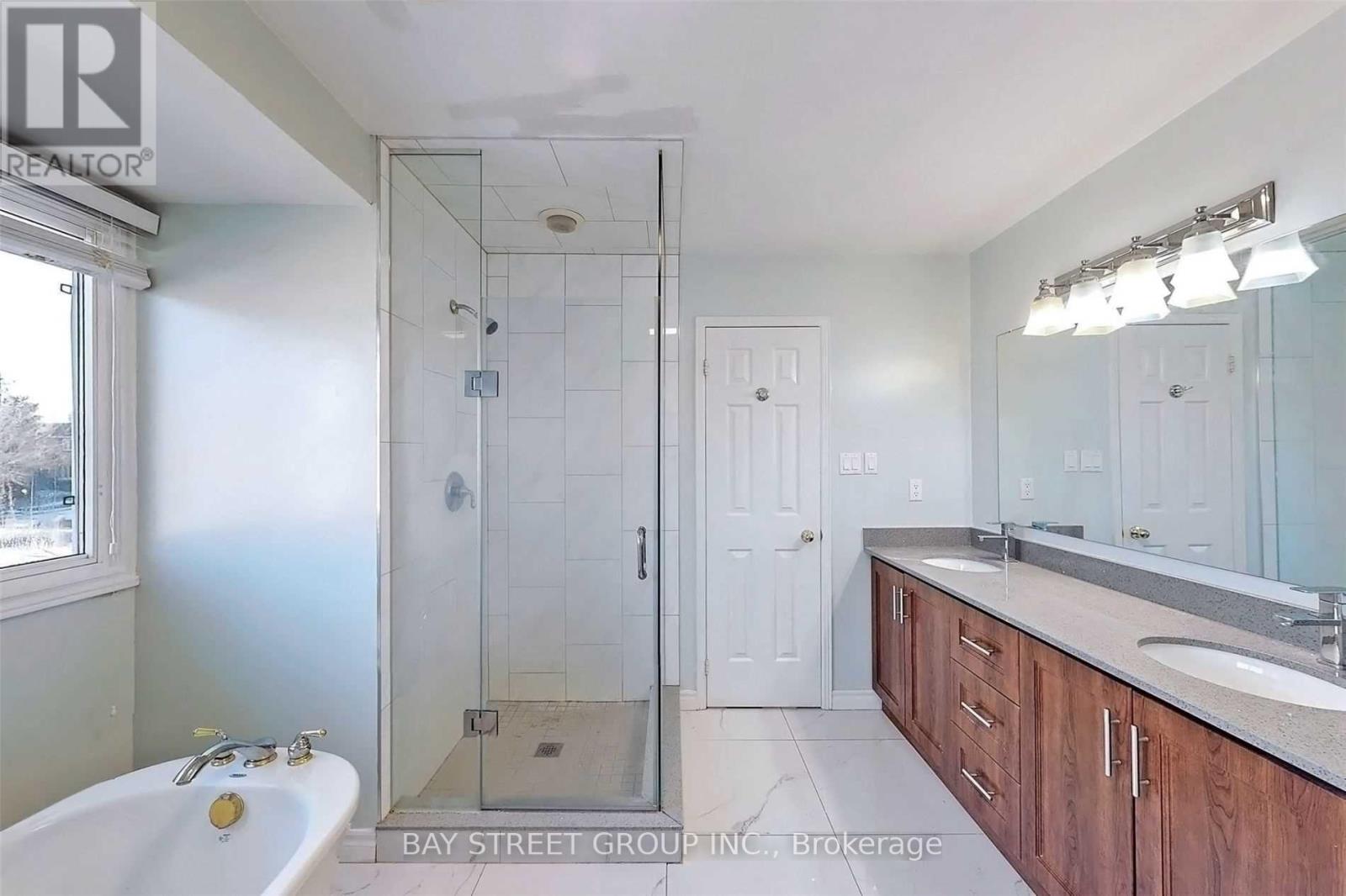 189 Martindale Avenue, Oakville, Ontario  L6H 4H2 - Photo 16 - W12777612