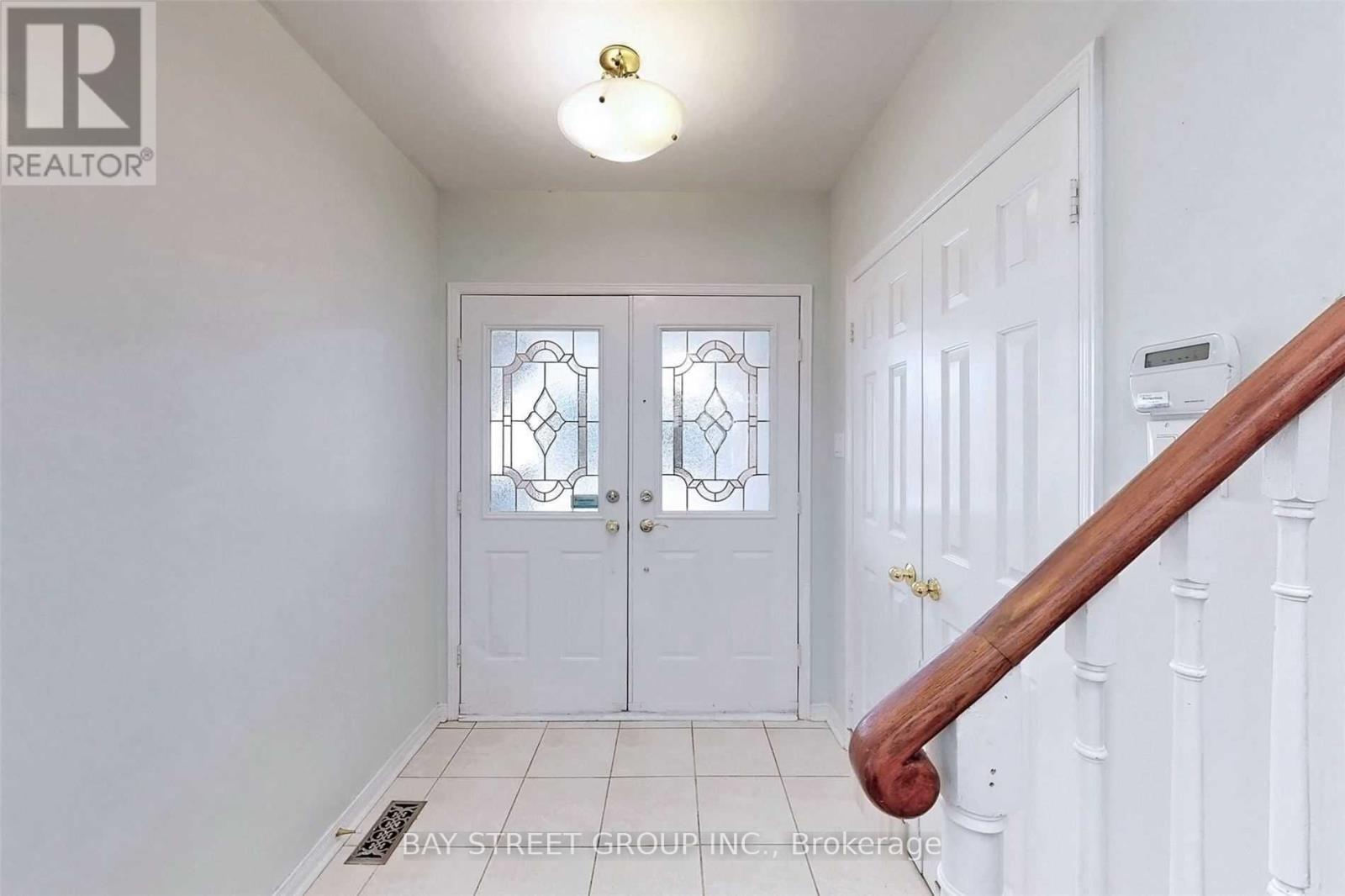 189 Martindale Avenue, Oakville, Ontario  L6H 4H2 - Photo 2 - W12777612