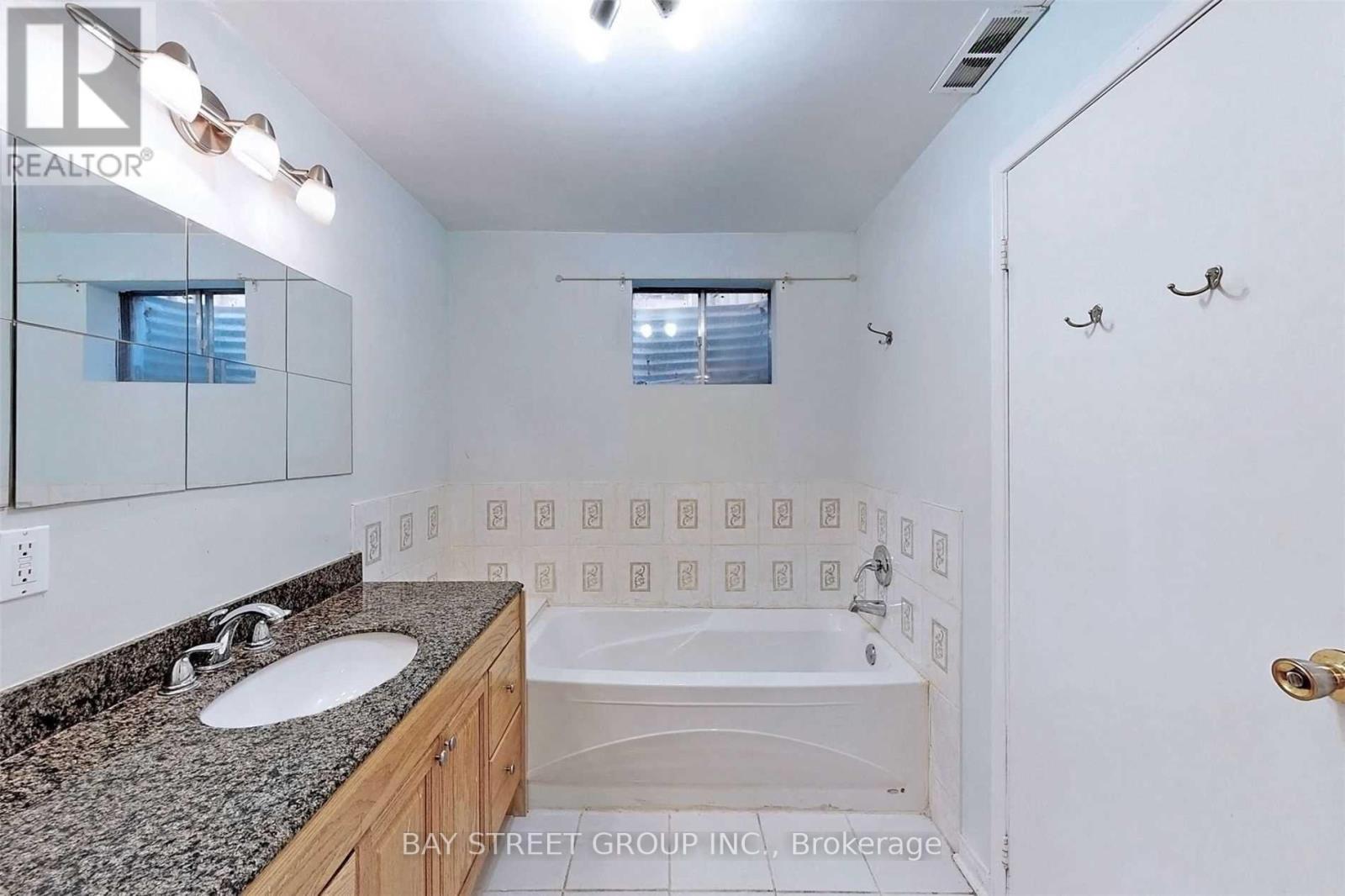 189 Martindale Avenue, Oakville, Ontario  L6H 4H2 - Photo 31 - W12777612