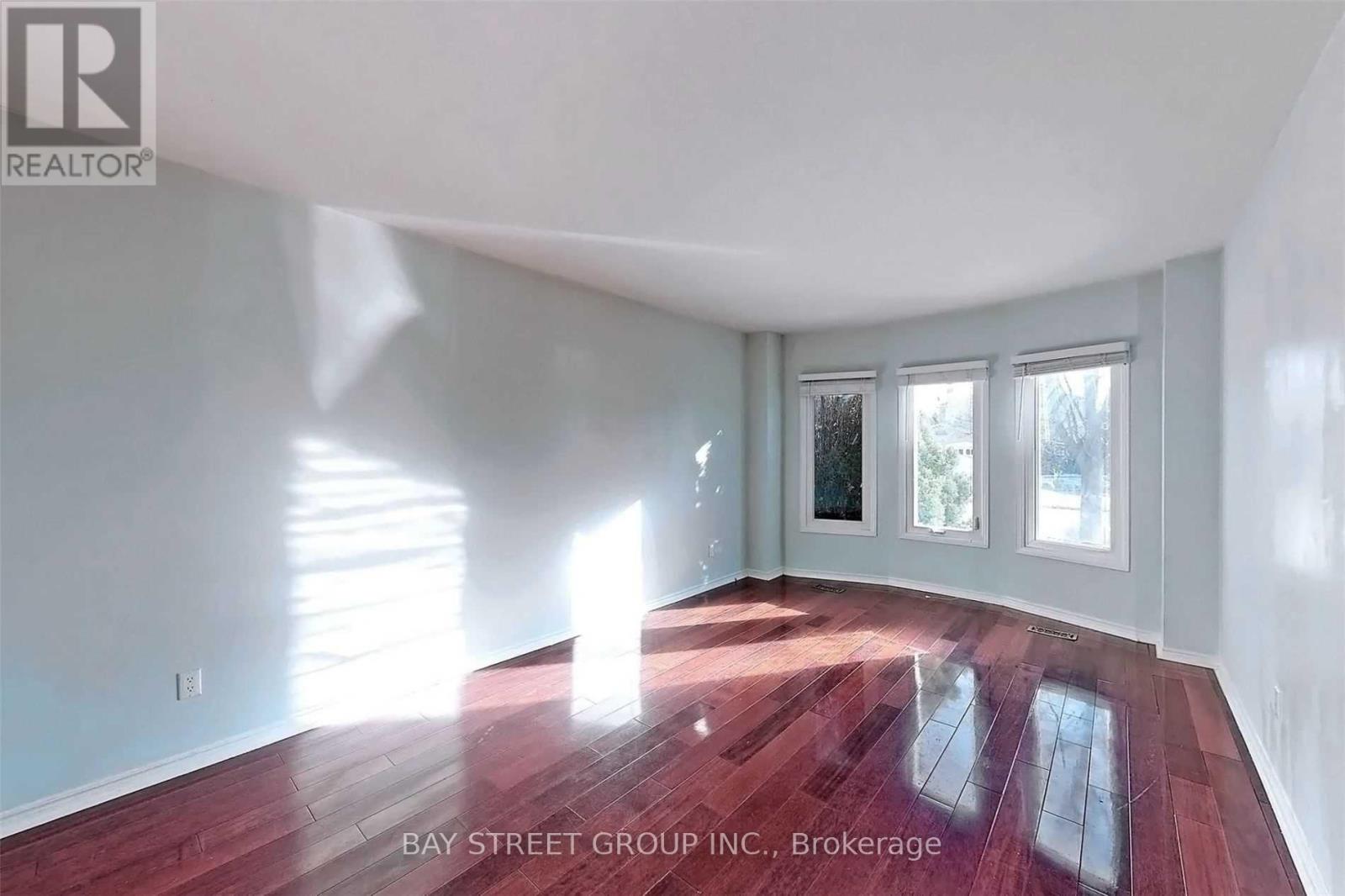 189 Martindale Avenue, Oakville, Ontario  L6H 4H2 - Photo 4 - W12777612