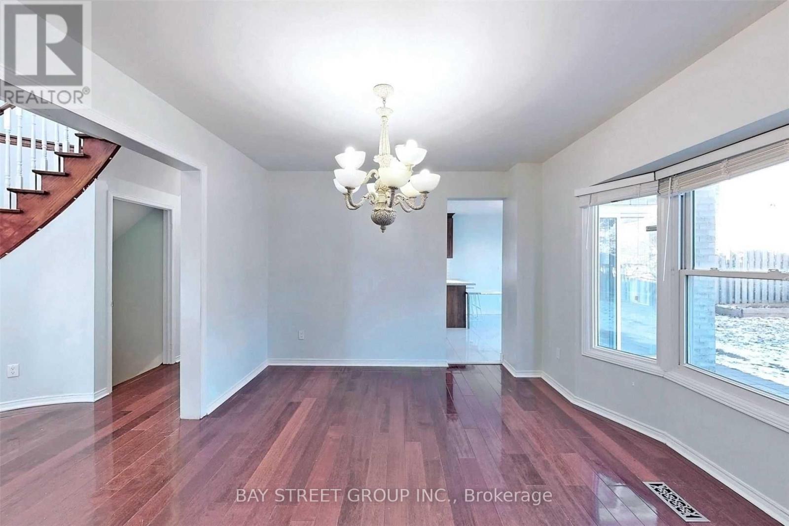 189 Martindale Avenue, Oakville, Ontario  L6H 4H2 - Photo 7 - W12777612