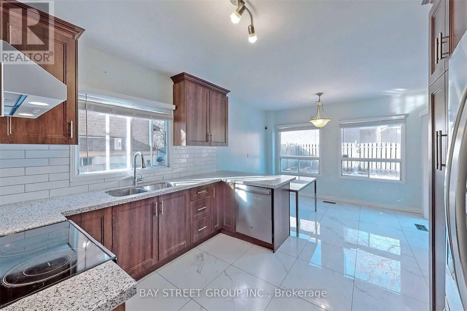 189 Martindale Avenue, Oakville, Ontario  L6H 4H2 - Photo 8 - W12777612