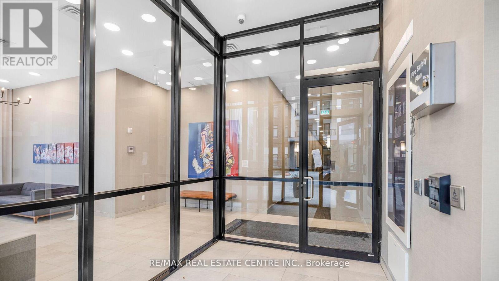 602 - 160 Canon Jackson Drive, Toronto, Ontario  M6M 0B6 - Photo 4 - W12777628