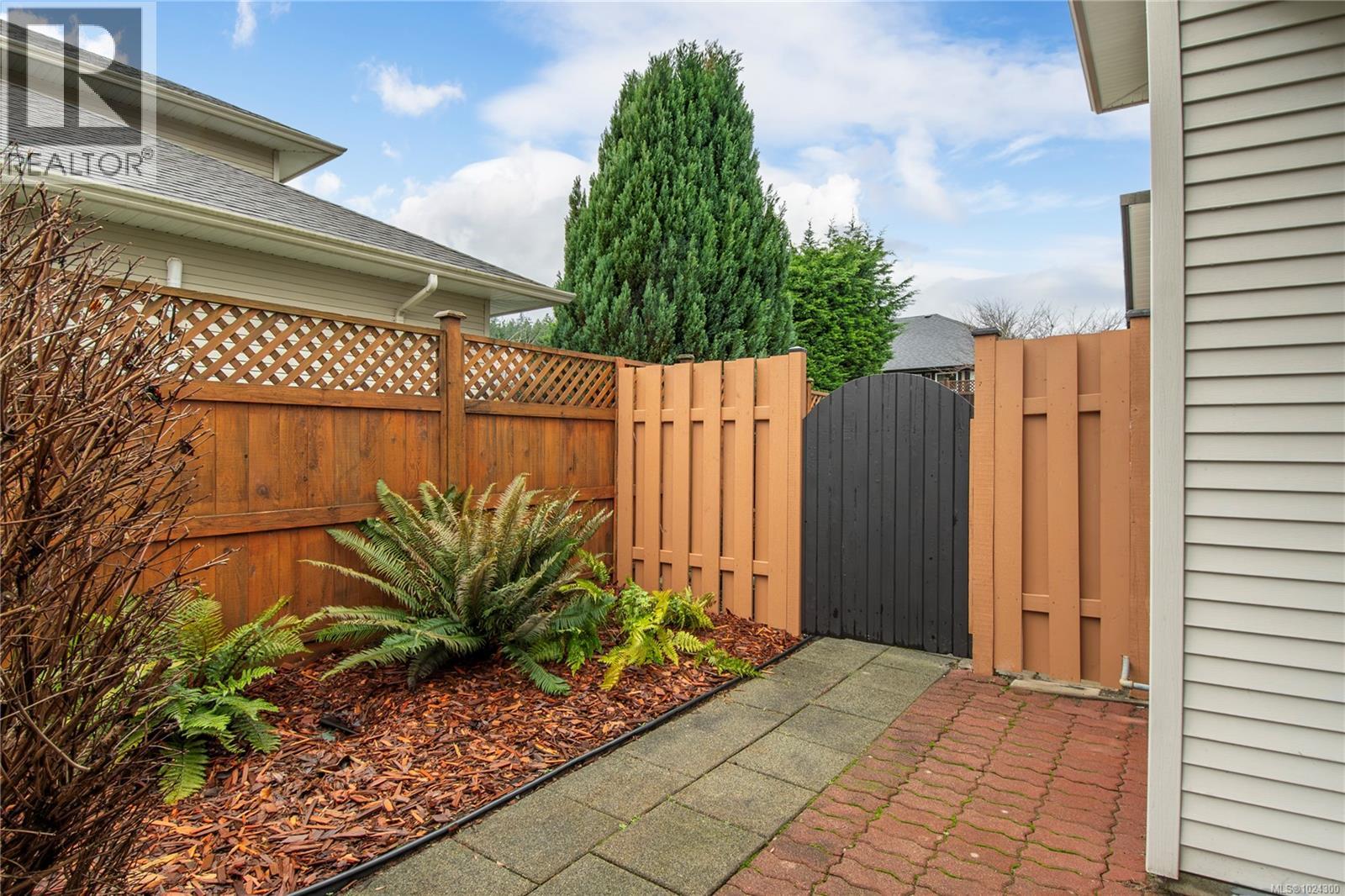 2010 College Dr, Campbell River, British Columbia  V9H 1T8 - Photo 37 - 1024300