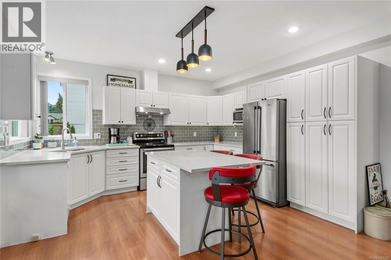 2010 College Dr, Campbell River, British Columbia  V9H 1T8 - Photo 5 - 1024300