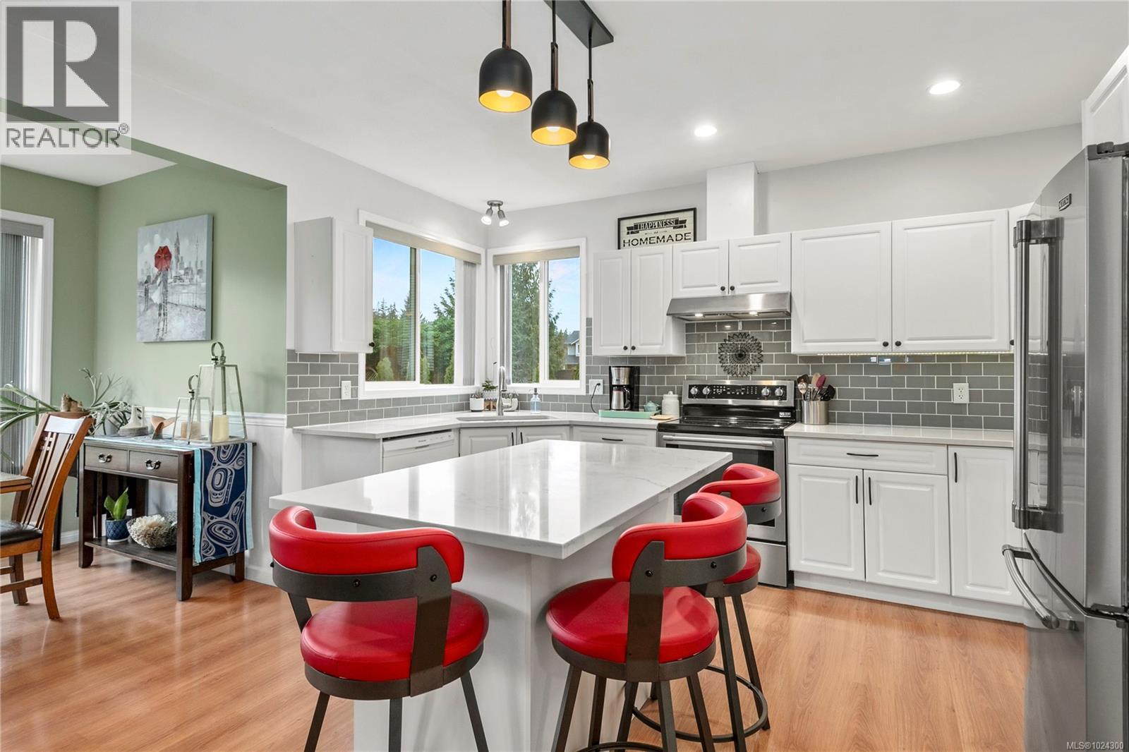 2010 College Dr, Campbell River, British Columbia  V9H 1T8 - Photo 6 - 1024300